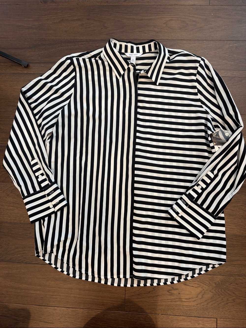 Nine West Black & White Stripe Drapey Button Down Size Large NWT - C60-012